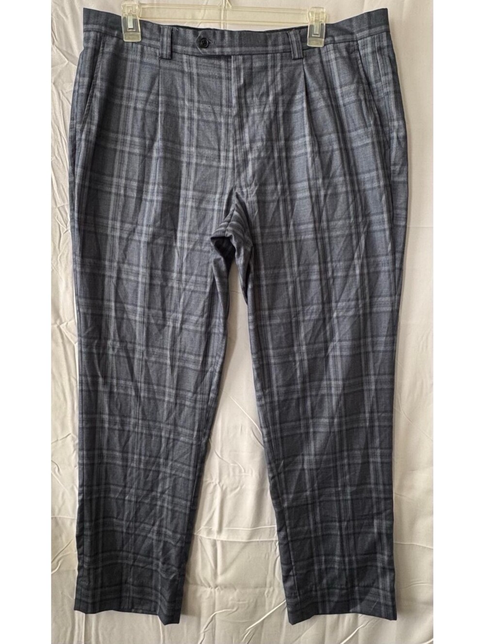 Mens Dress Pants 40W 46L Gray Plaid Pleated Front 78% Poly 22% Rayon
